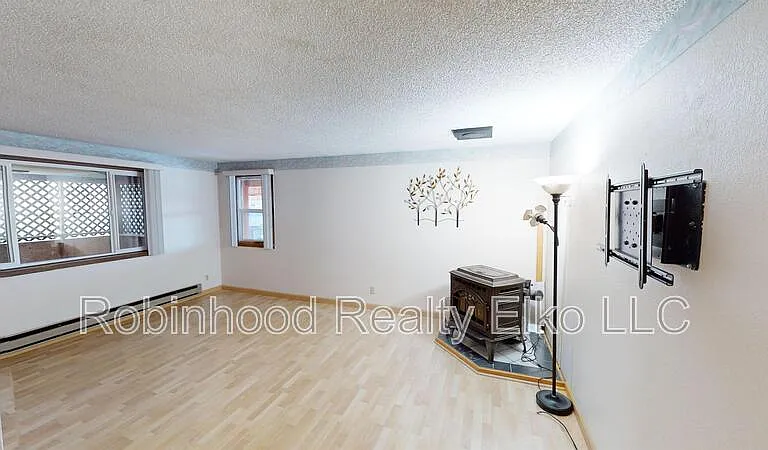 778 Lamont Dr — Photo 5