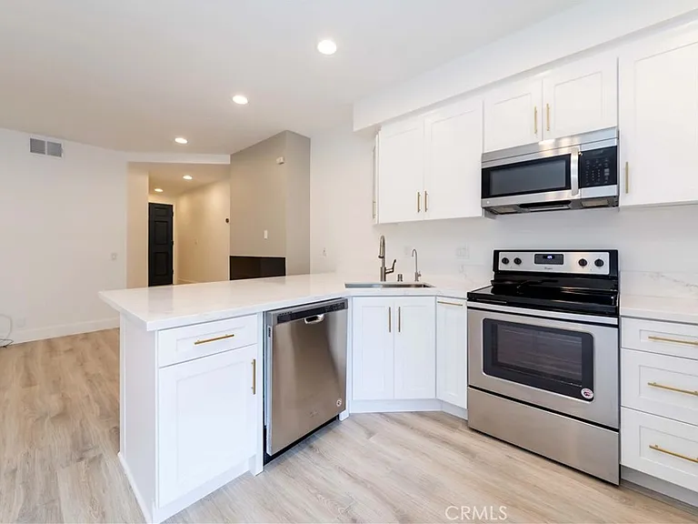 941 W Carson St #226 — Photo 8