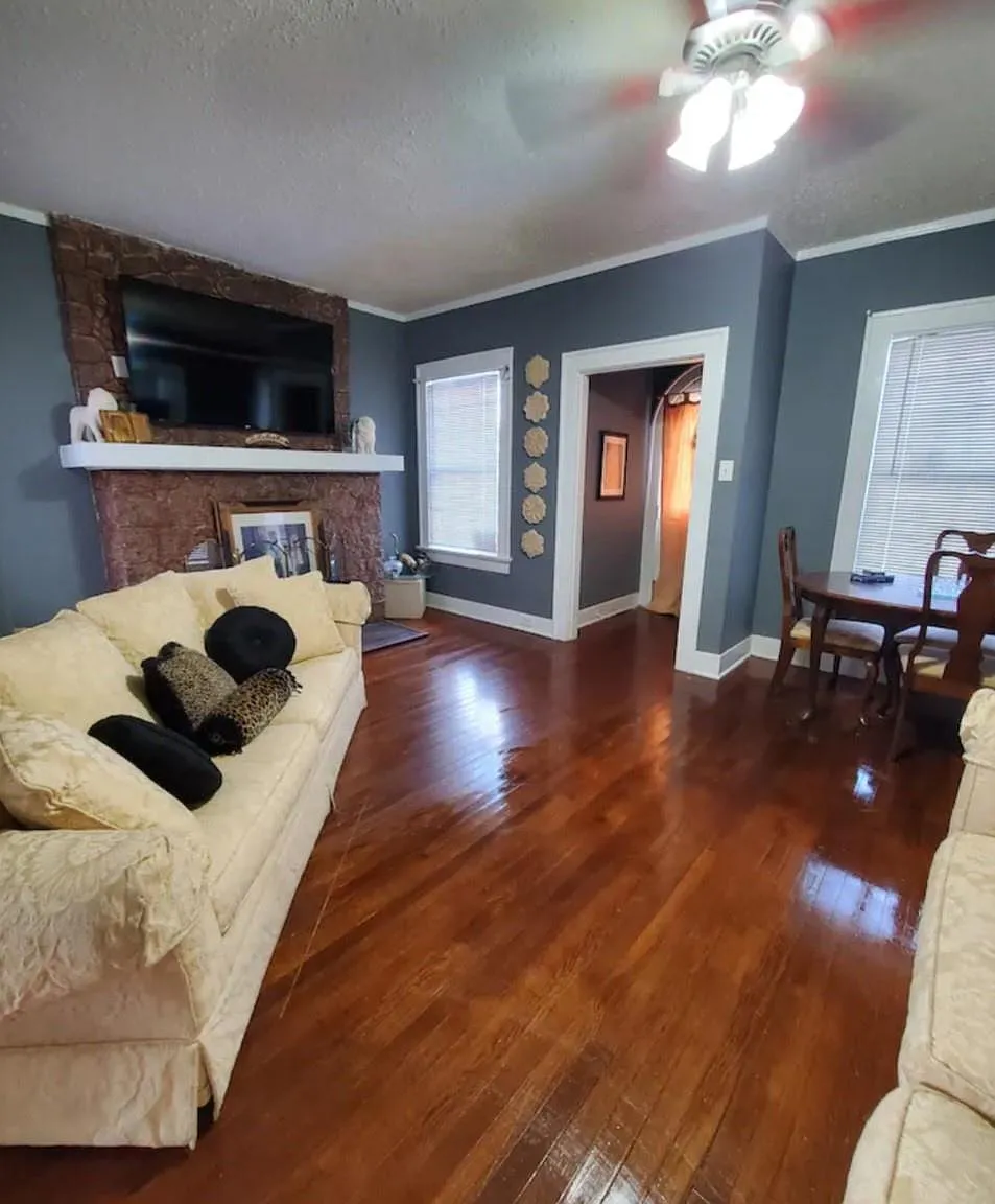 3 bed, 1.0 bath, 1775 sqft, $2,800 — Photo 4