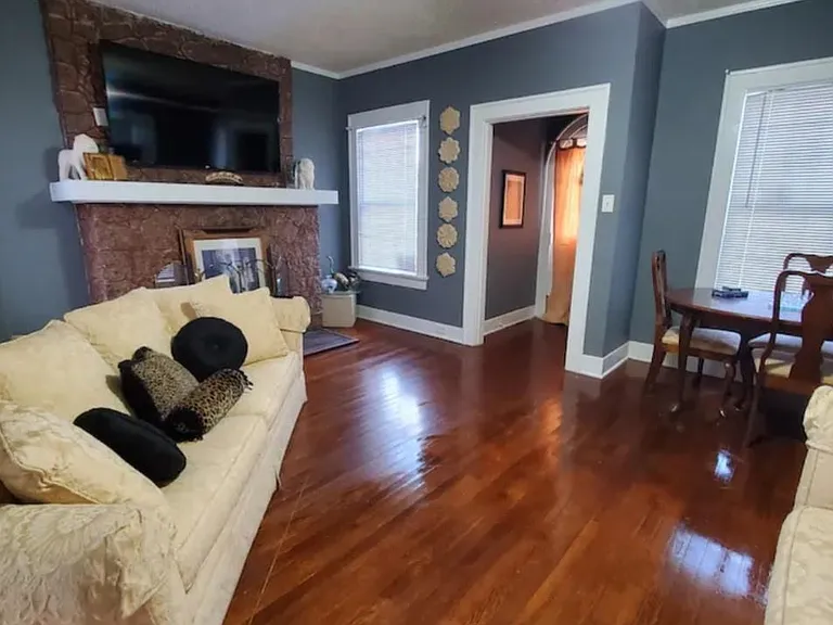 2322 Oakdale St — Photo 4