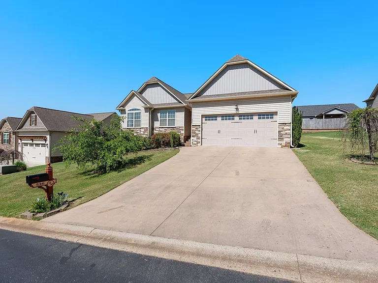 526 Cornucopia Ln — Photo 5