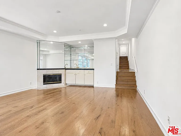 342 N Palm Dr #201 — Photo 26
