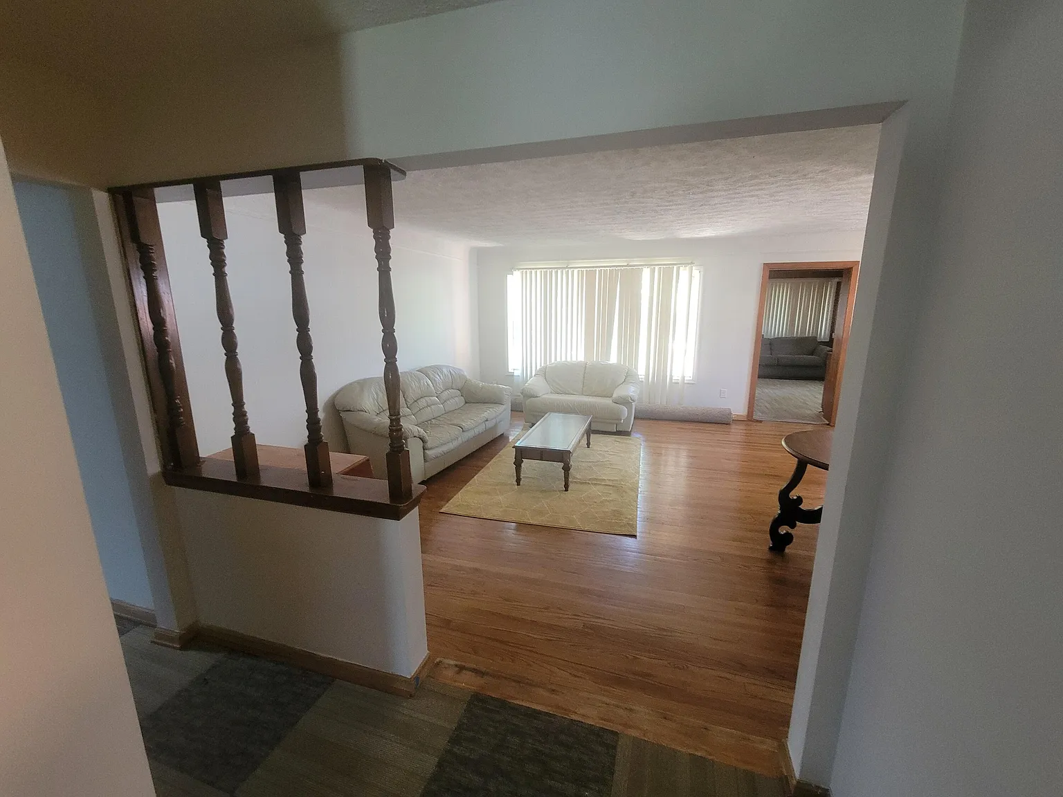 3 bed, 1.5 bath, 1524 sqft, $2,000 — Photo 3