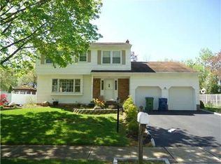 10 Heritage Dr, Edison, NJ 08820