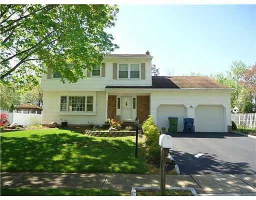 10 Heritage Dr photo 1