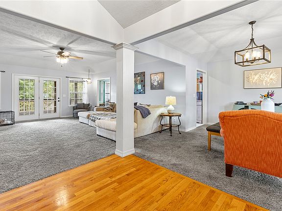 4th image of 305 Pebble Beach Dr