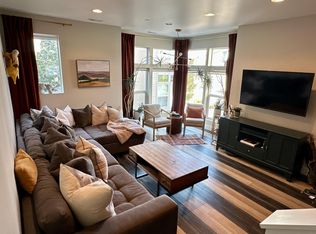 1011 W Rooftop Dr, Midvale, UT 84047