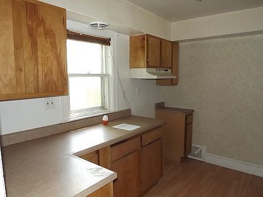 3rd image of 1017 E Euclid Ave