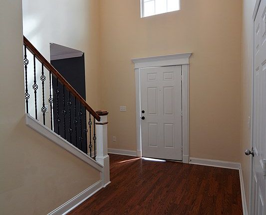 3rd image of 204 SE Pine View Dr