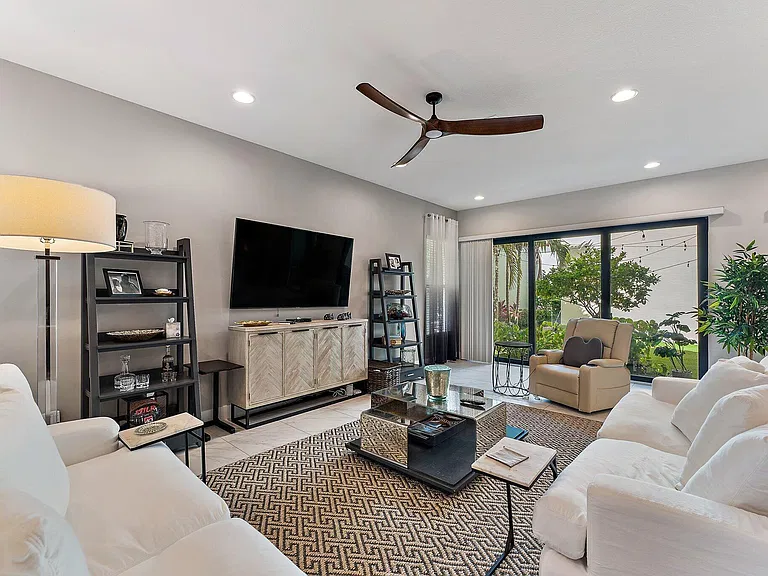 1077 Faulkner Ter — Photo 13