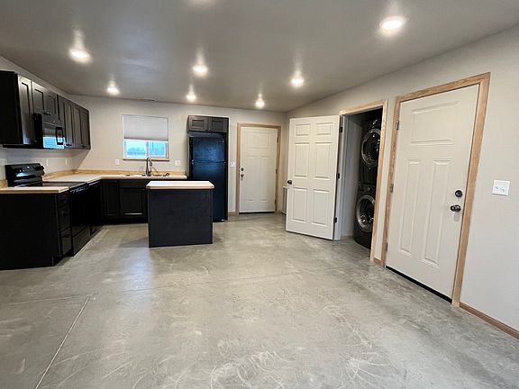 Kitchen/dining/living