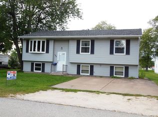 105 3rd St, Colona, IL 61241