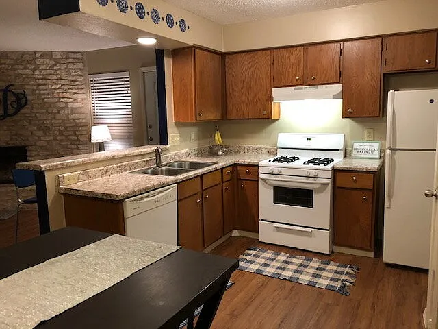 301 Algerita Dr #D — Photo 24
