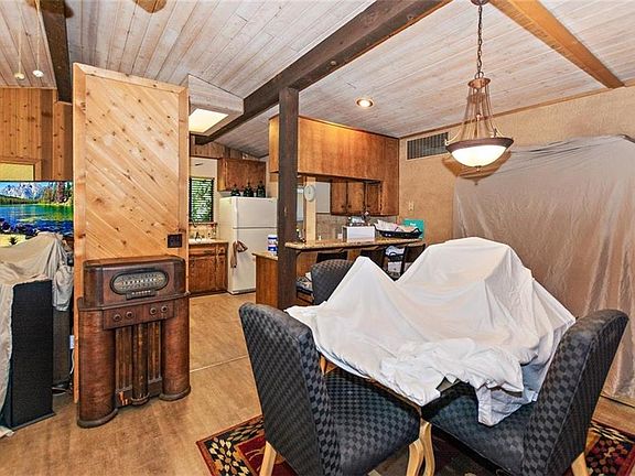 3rd image of 824 Moutain Ln
