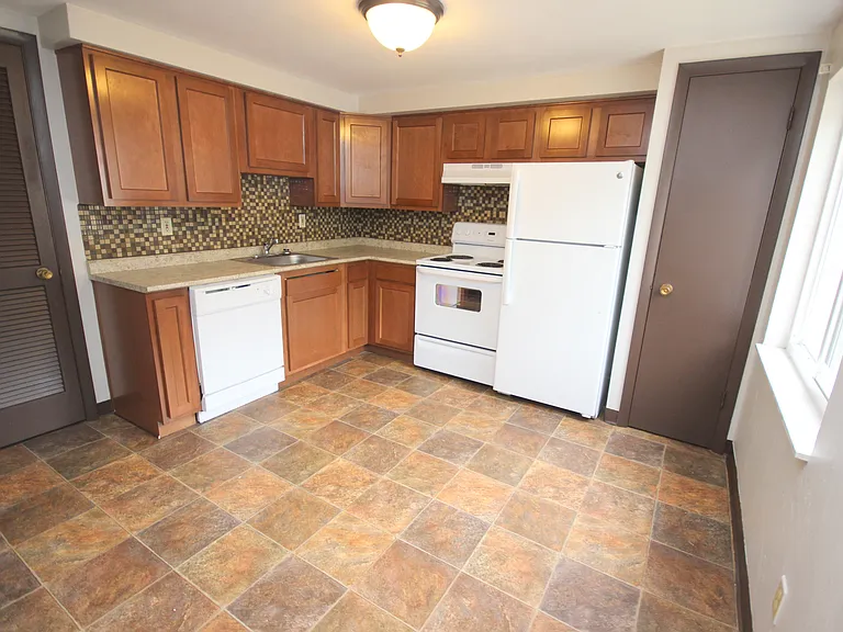 Kitchen 2/3BR