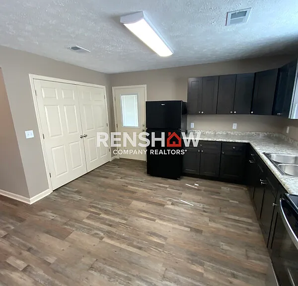 137 Hawthorne Ave — Photo 3