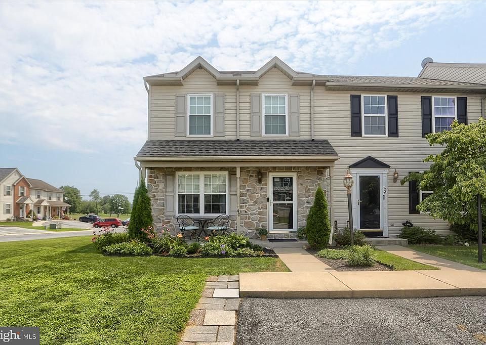 1st image of 40 Laurel Dr