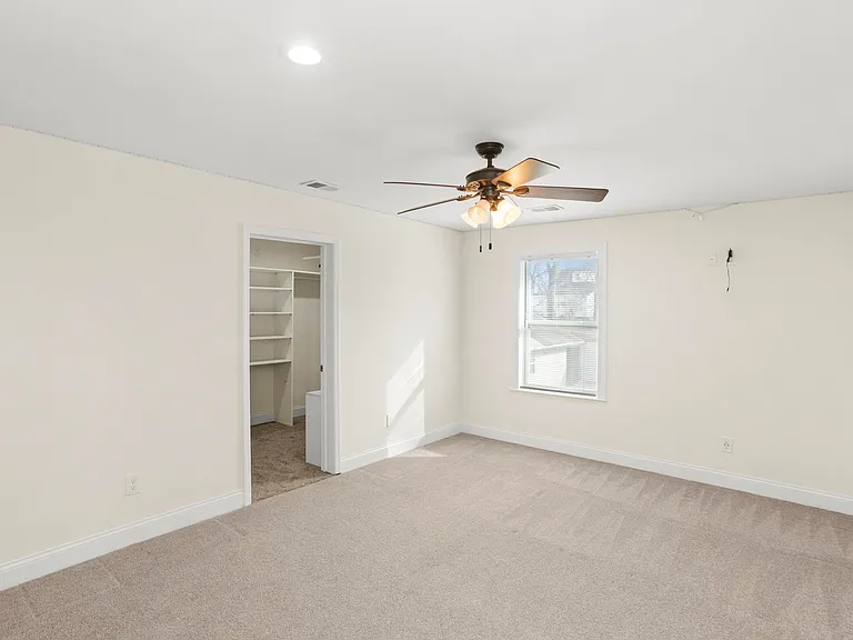 239 E Bledsoe St — Photo 34
