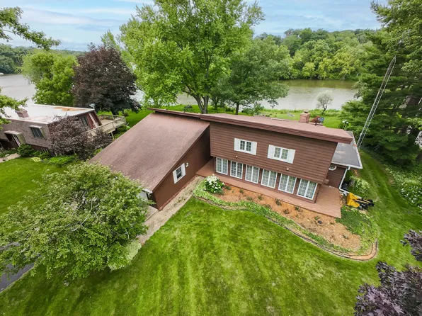 511 N Woodland Dr, Dixon, IL 61021