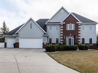 166 River Crest Cir, Grand Forks, ND 58201