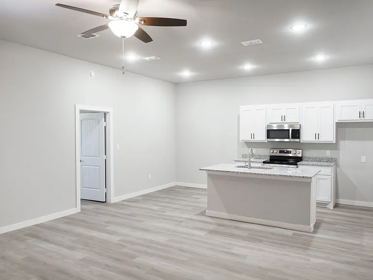 2718 Roman Ln — Photo 3