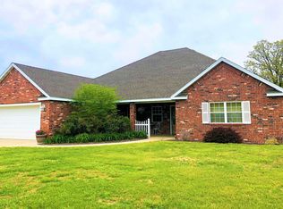 9091 Oak Way Dr, Mountain Grove, MO 65711