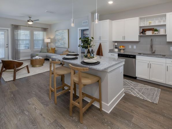 Riverview High End Rentals photo