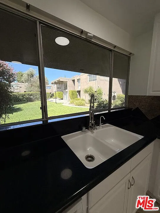 3 bed, 2.5 bath, $3,900 — Photo 2