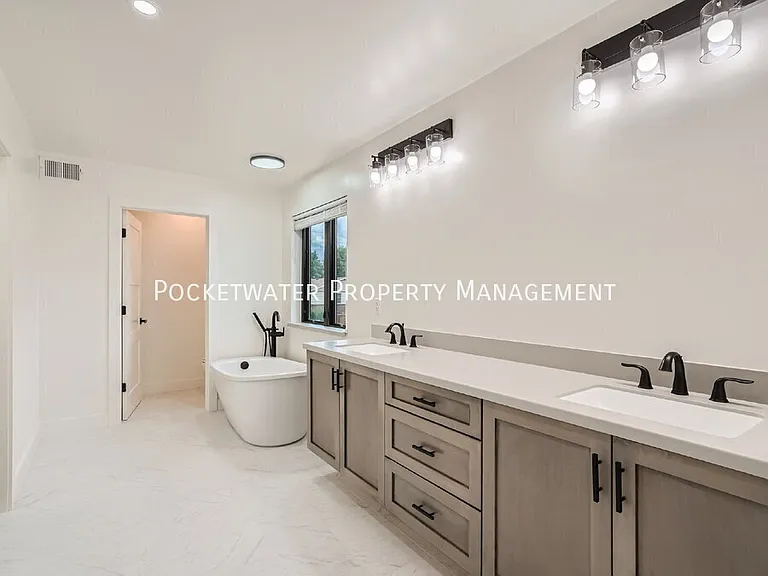 3595 Darley Ave — Photo 16