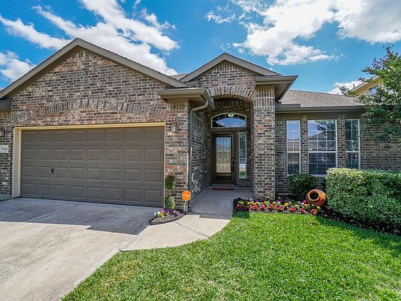 3rd image of 7818 Meandering Oak Ln