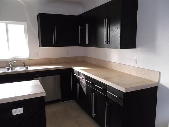 2nd image of 1271-1273 1/2 W 37th Pl #1273