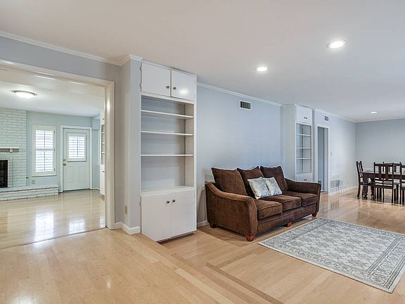 4th image of 7514 Huntleigh Ln