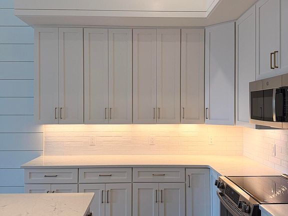 3rd image of 801 Mulberry St #214