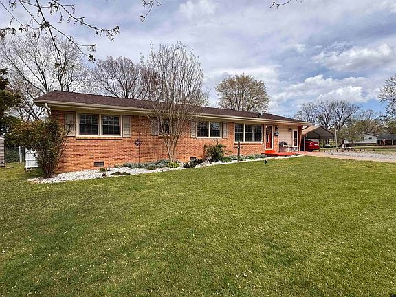 2nd image of 319 Circle Dr
