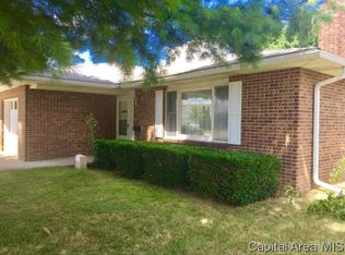 22 Shenandoah Ave APT A, Jacksonville, IL 62650