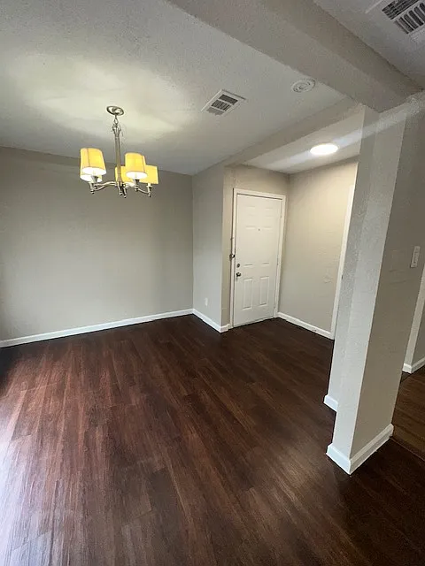 4 bed, 2012 sqft, $3,200 — Photo 2