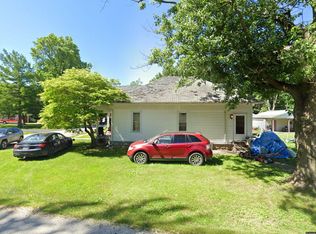 435 S Cedar St, Nokomis, IL 62075
