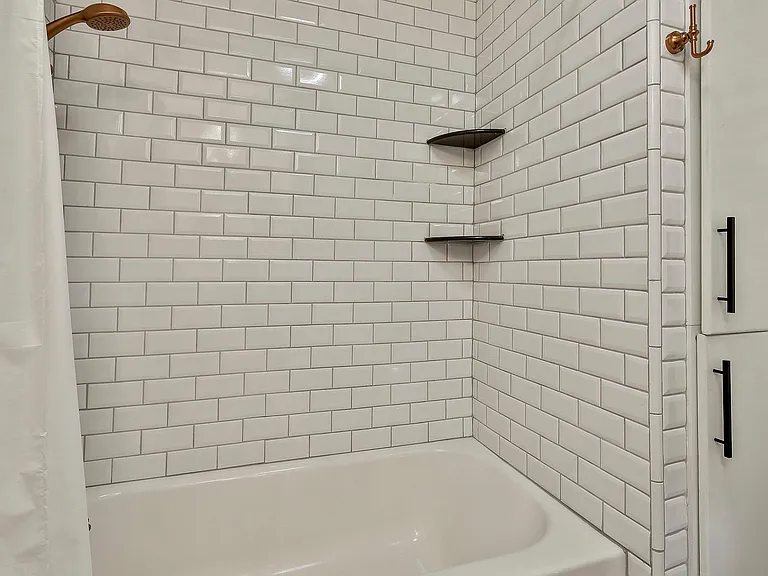 410 Thornton Lane — Photo 16