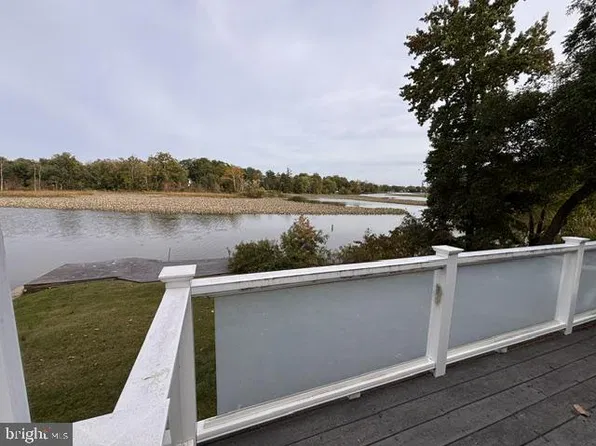 3183 Woodland Ln, Alexandria, VA 22309