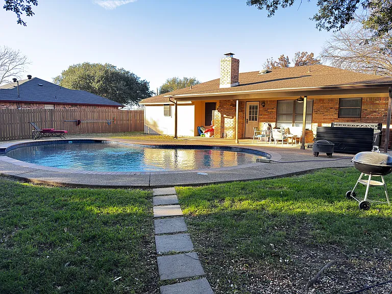 1429 Hall Dr — Photo 37