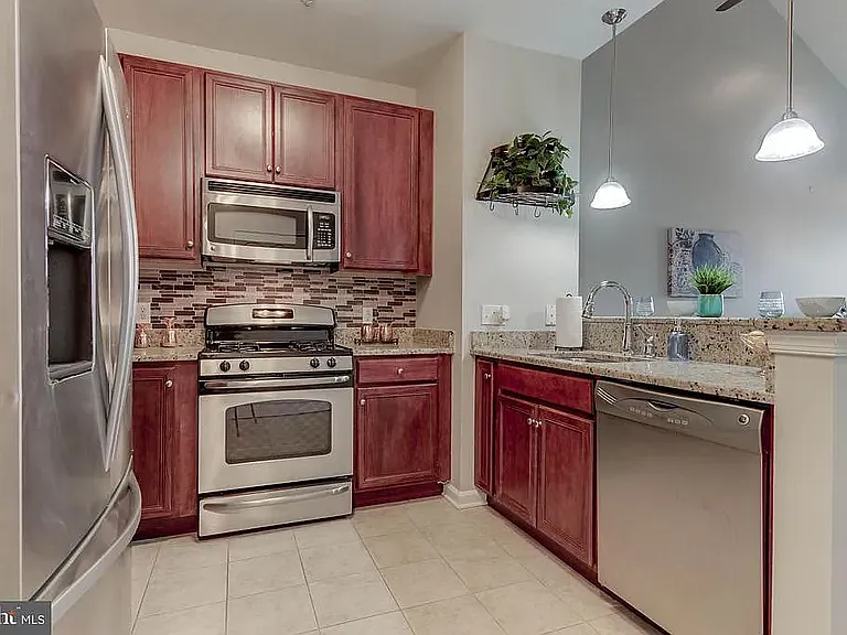 3 bed, 1318 sqft, $3,150 — Photo 4