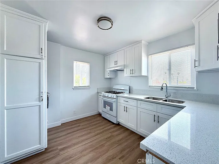 207 S Bushnell Ave #1/2 — Photo 4