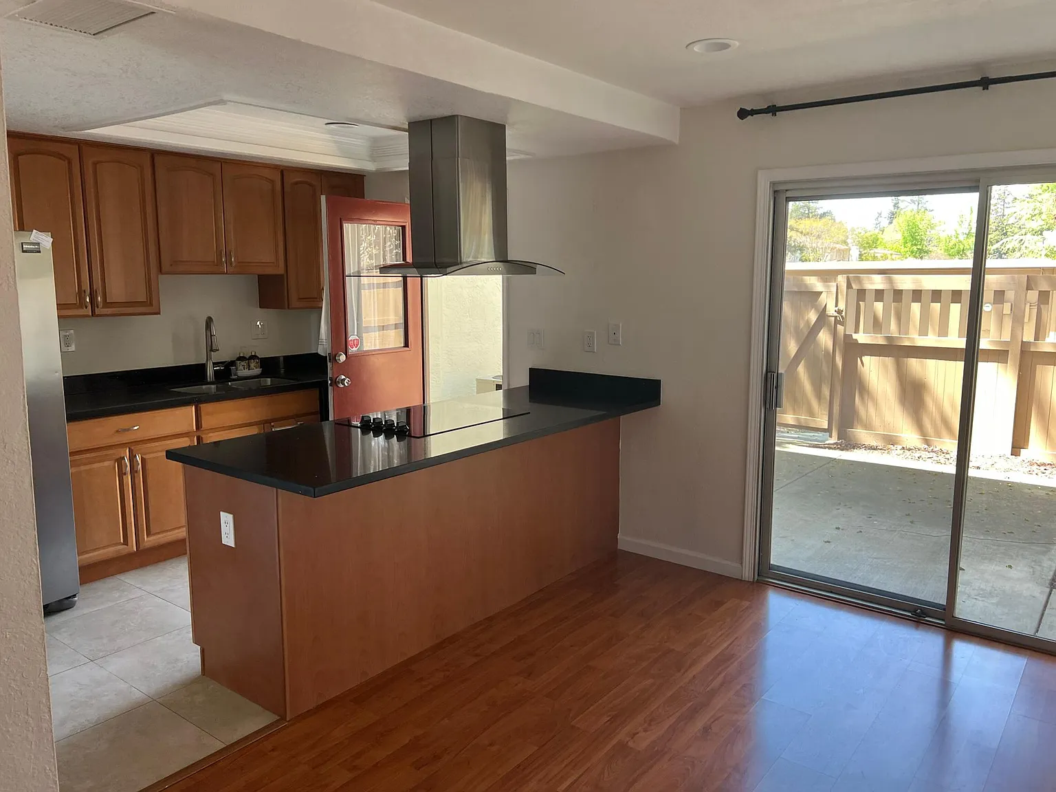 2 bed, 2.5 bath, 1227 sqft, $3,400 — Photo 3