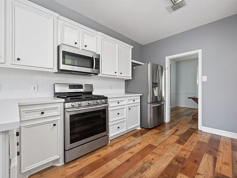 232 Doncaster St — Photo 13