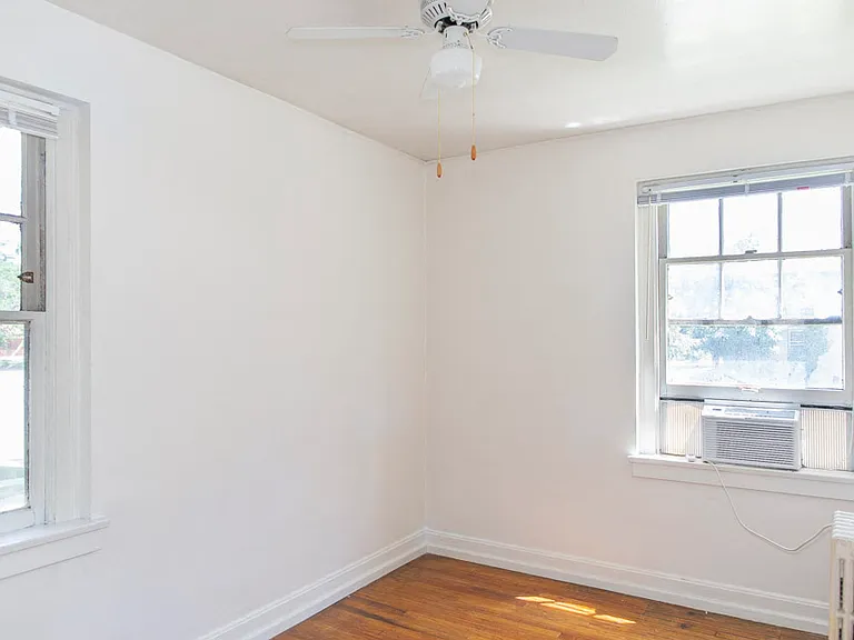 East Evans Apartments — Photo 35