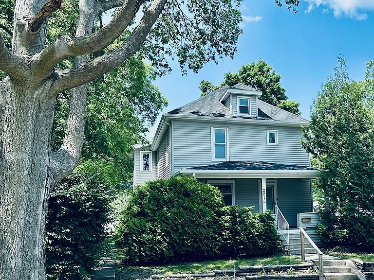 2215 Iowa St — Photo 1