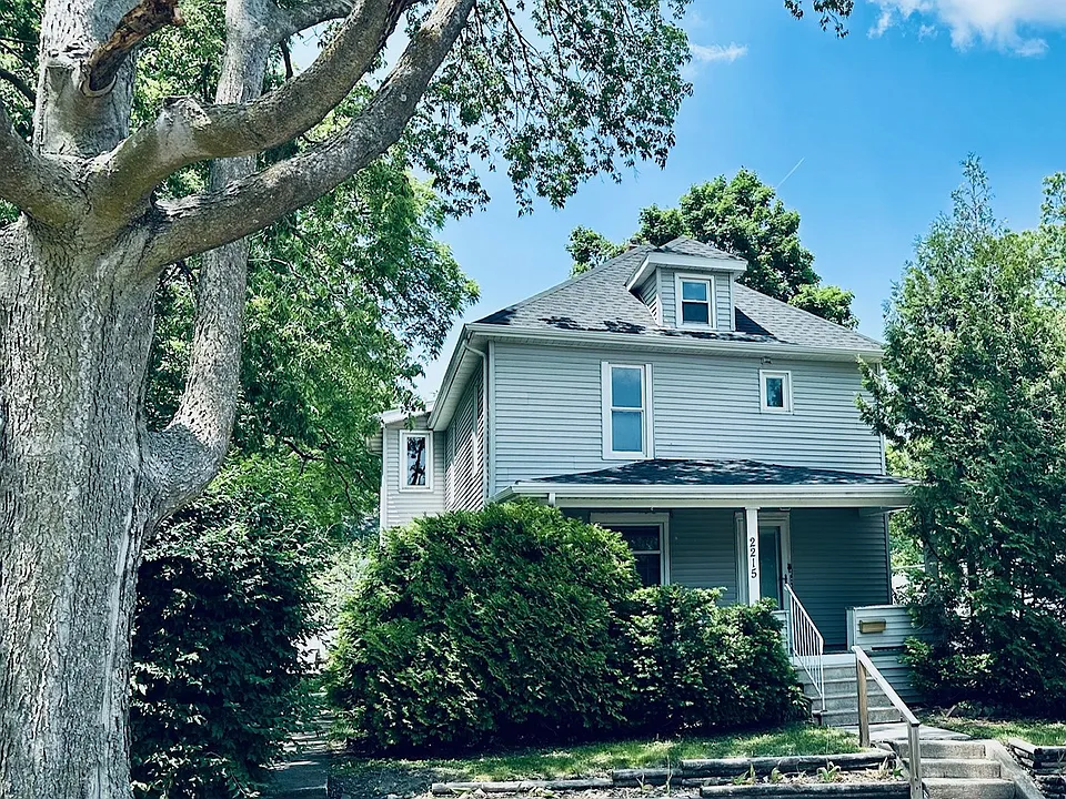 2215 Iowa St