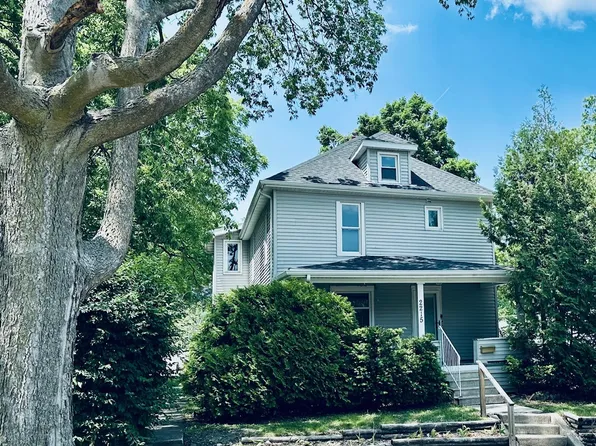 2215 Iowa St, Cedar Falls, IA 50613