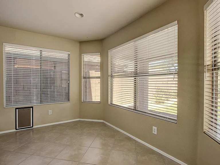 4726 E Mossman Rd — Photo 8