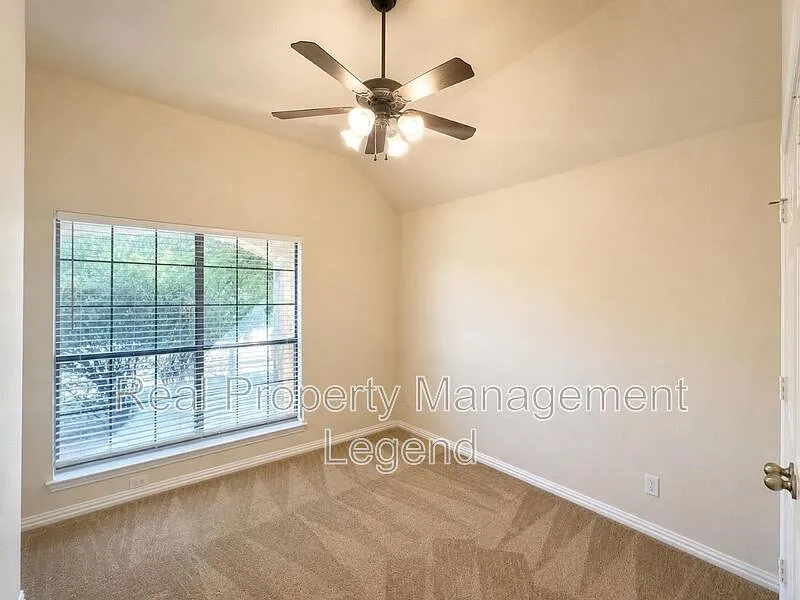 3 bed, 2.0 bath, 1629 sqft, $2,495 — Photo 3